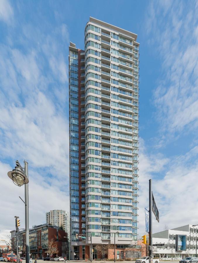 Gardenview Modern Condo With Parking, Gym, Pool, Ac Vancouver Exteriör bild
