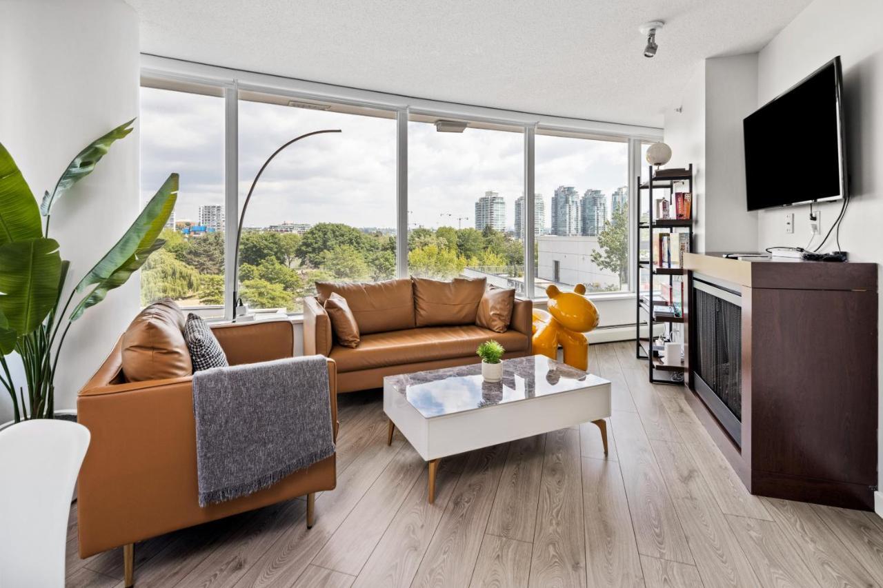 Gardenview Modern Condo With Parking, Gym, Pool, Ac Vancouver Exteriör bild